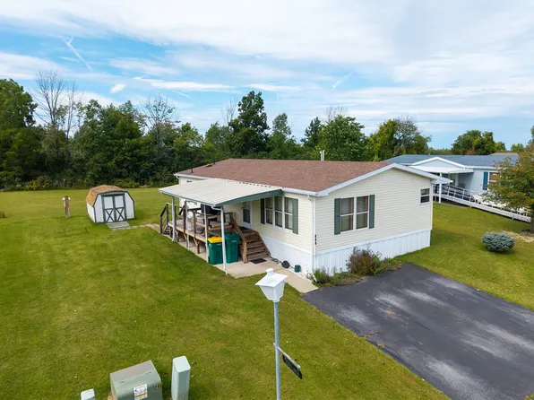 255 Crabapple Dr, Canandaigua, NY 14424