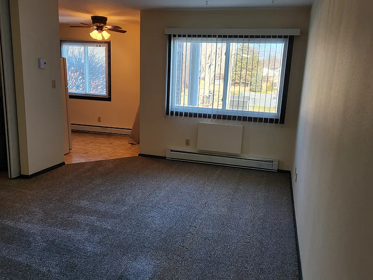 207 W Eldred St #1 — Photo 1