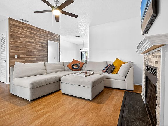 5th image of 2305 Wood Hill Pl #2305
