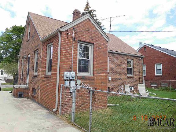5th image of 616 Rosewood Ave