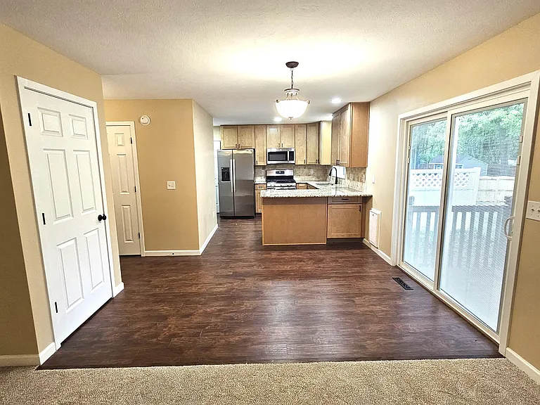 10279 Rosewood Ct — Photo 13