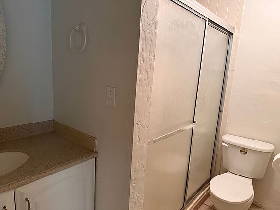 5th image of 2811 SW Archer Rd APT J82