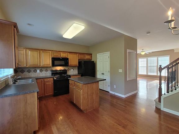 5th image of 1384 Thornborough Dr
