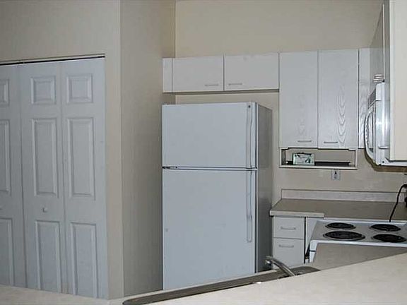 3rd image of 1027 SW 42nd Ave