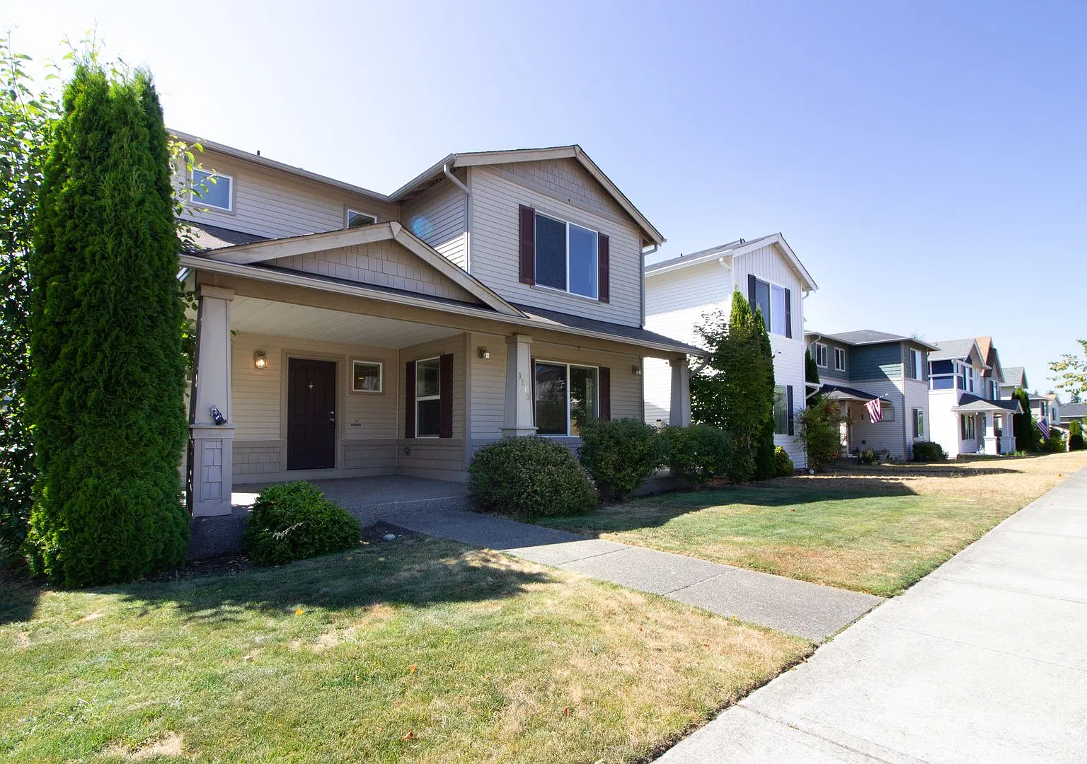 DuPont 3 bedroom plus loft home — Photo 2