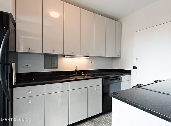 4th image of 5048 N Marine Dr #8C