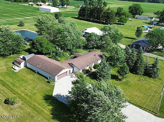 4th image of 15873 Highland Center Rd
