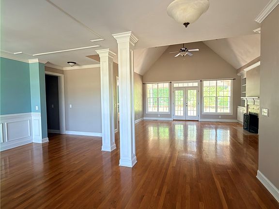 3rd image of 3686 Linden Rd