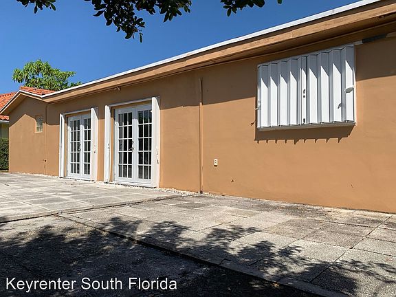5th image of 3815 N Shore Dr