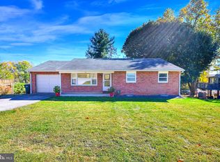 30 Merrin Rd, York, PA 17402