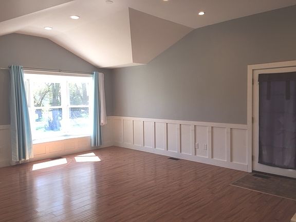 4th image of 110 White Oak Dr