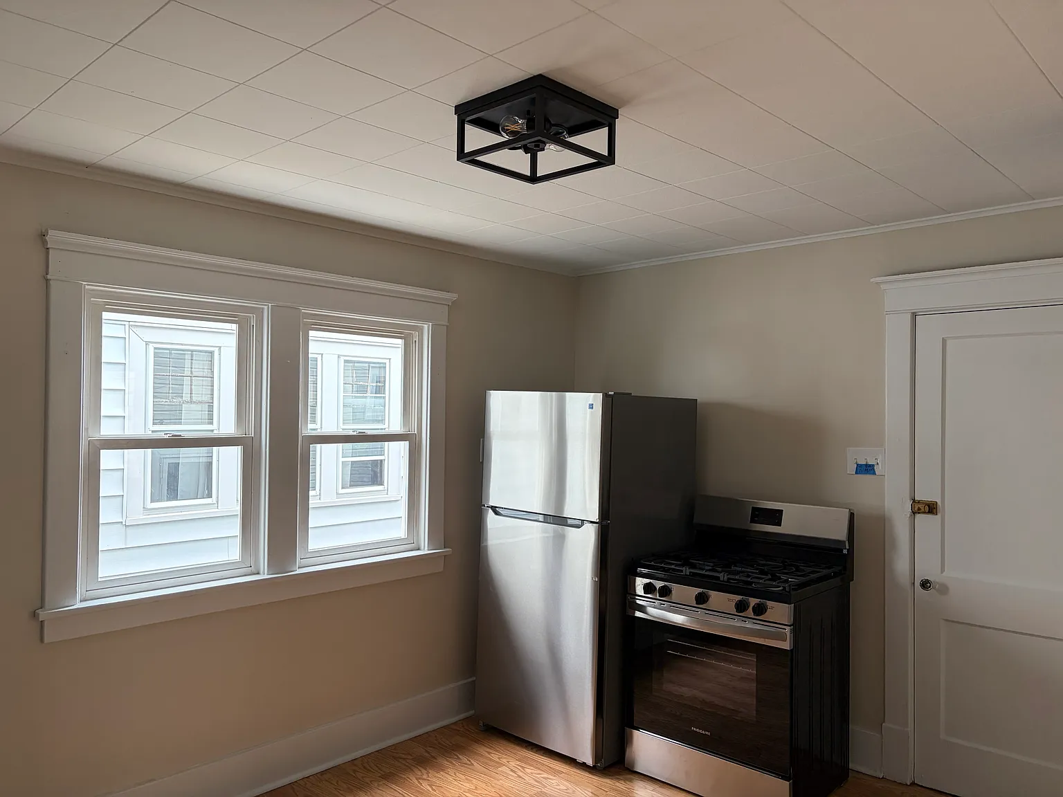 2 bed, 1200 sqft, $1,600 — Photo 2