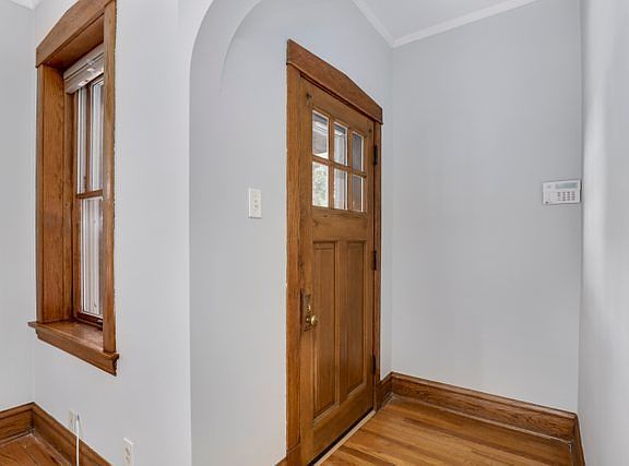 2nd image of 610 Marengo Ave