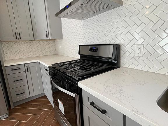 5th image of 4273 1/2 34th St