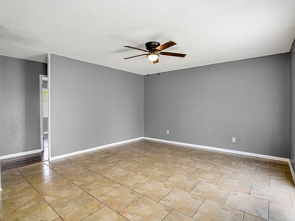 5th image of 1104 Anderson Dr