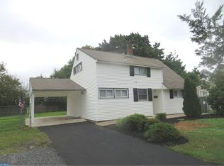 16 Wildflower Rd, Levittown, PA 19057