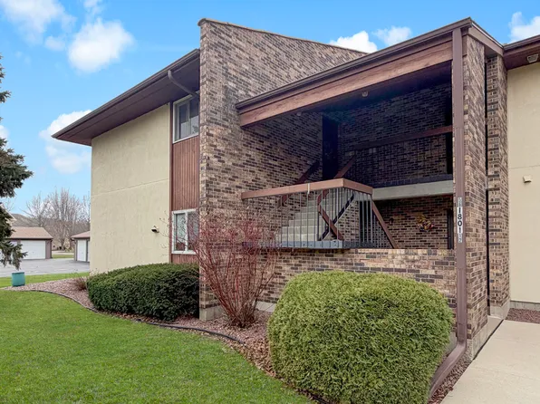 1801 S Yellow Creek Ct #A-1, Freeport, IL 61032