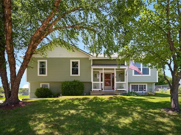 887 Glengera St, Peculiar, MO 64078