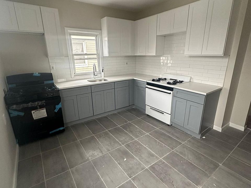 1st image of 66 Fabyan Pl Floor 3