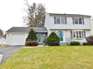 11 Laurelwood Ln, Springfield, MA 01118