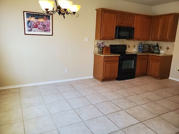 3rd image of 511 Dartmoor Dr