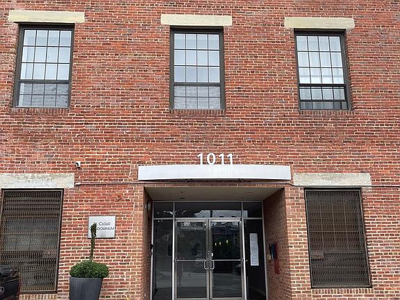 2nd image of 1011 Hunter St Unit F-2