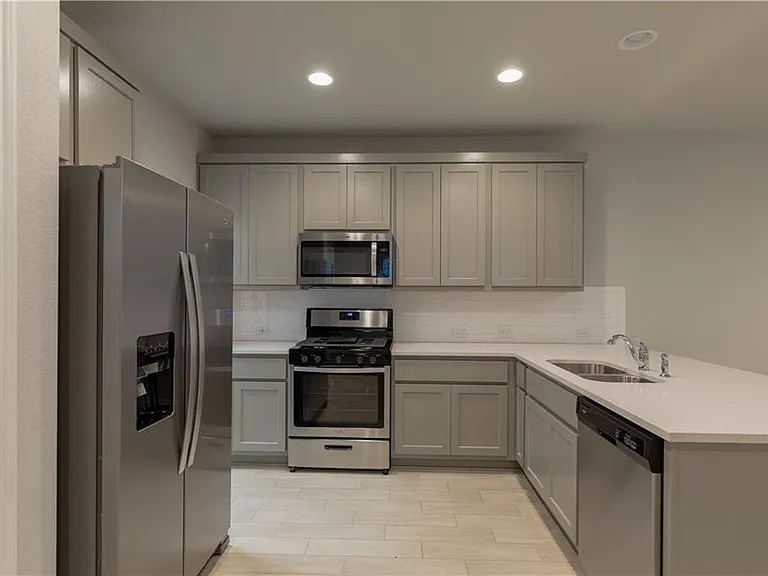 2020 Pecan Island Dr — Photo 5
