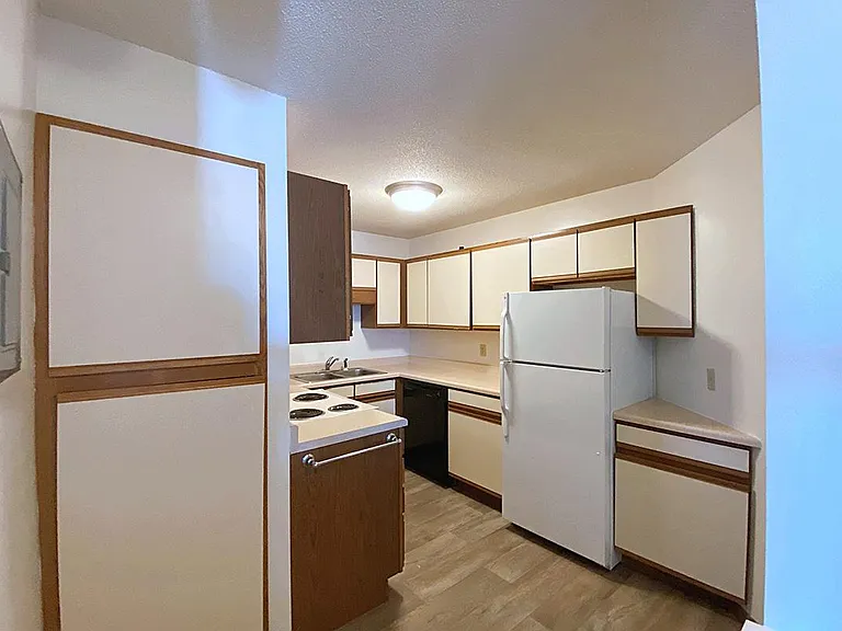 9741 Grand Ave S — Photo 36