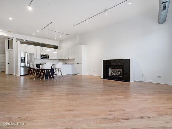 5th image of 1616 W Montrose Ave APT 3K