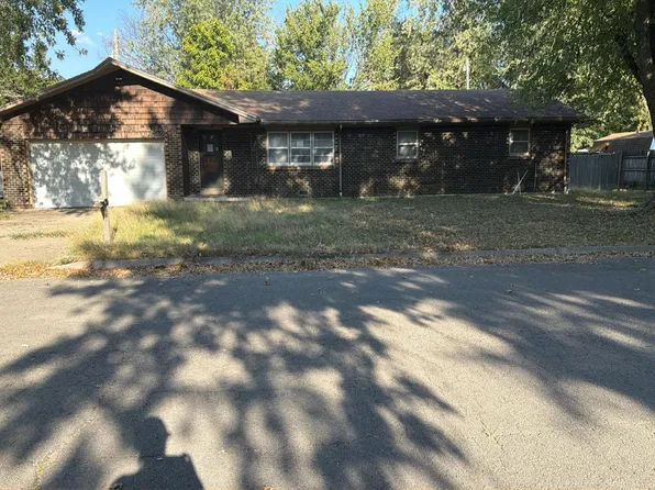 712 S 33rd St, Parsons, KS 67357