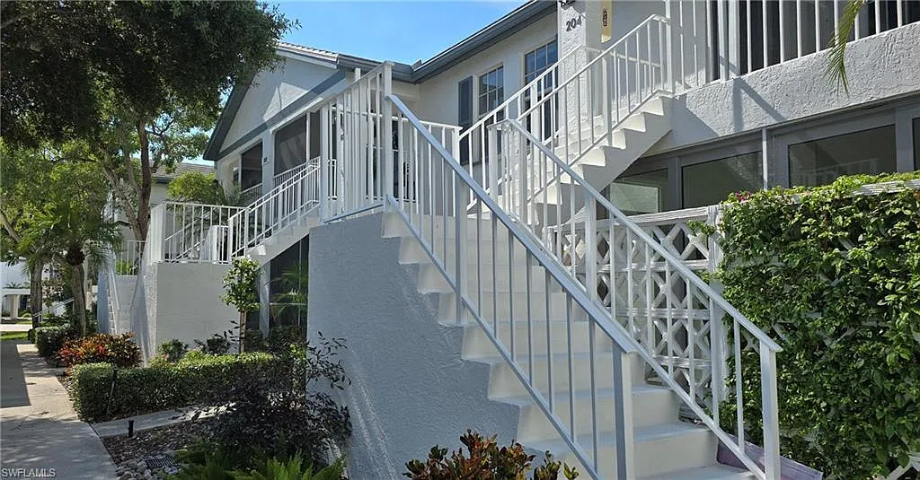 2 bed, 2.0 bath, 1301 sqft, $3,800 — Photo 2