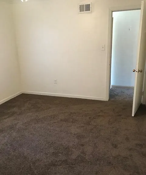4647 Sylvan Dr — Photo 6