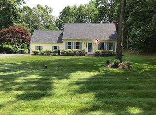 16 Colonial Dr, Clinton, CT 06413