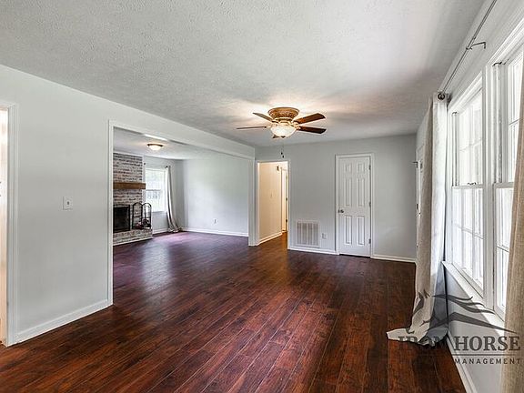 4th image of 1190 Arrowhead Rd