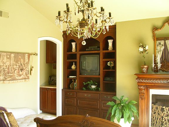 Mstr Bedrm Entertainment Ctr