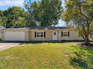 210 Meadow Dr, Troy, IL 62294