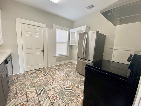 5th image of 1047 E Highland Blvd