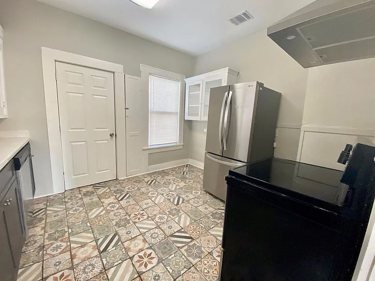 1047 E Highland Blvd — Photo 5