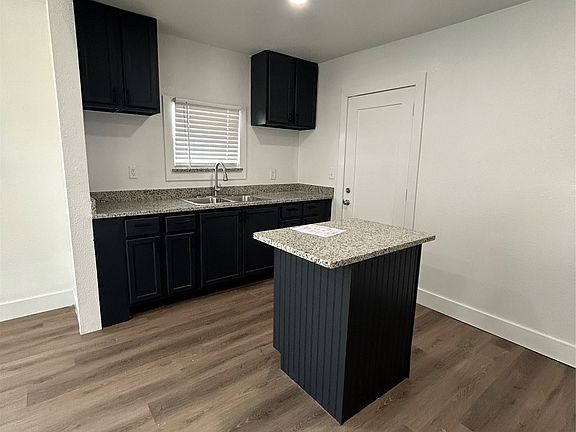 3rd image of 600 E Robert St