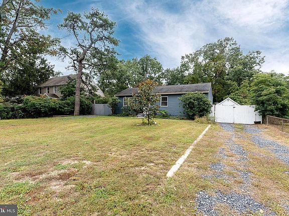 3rd image of 115 Delwyn Ln