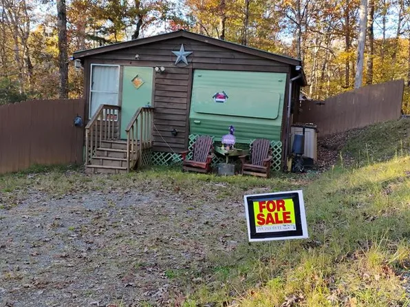 95 7th St, Ellijay, GA 30540