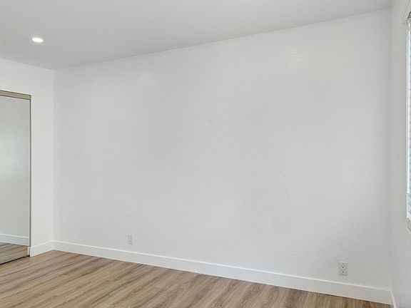 5th image of 124-126 S Marengo Ave #8