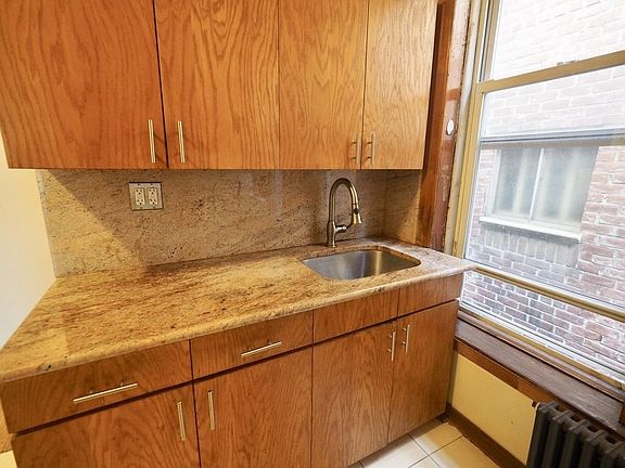 5th image of 3118 41st St APT 2R