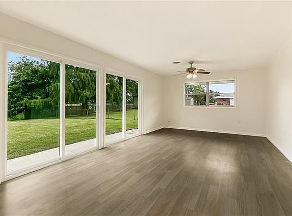 4th image of 2234 Gen Collins Ave