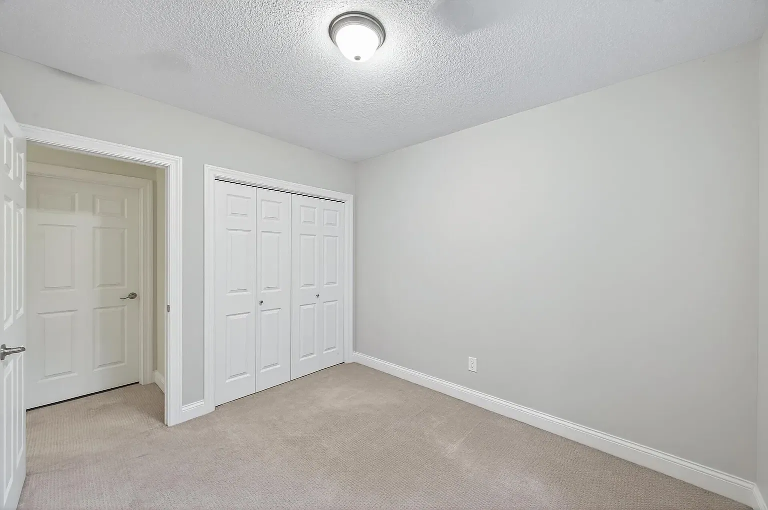 3 bed, 1004 sqft, $2,000 — Photo 2