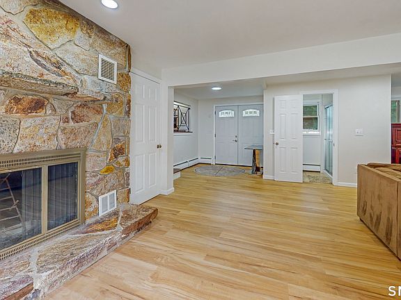 4th image of 88 Wintonbury Avenue