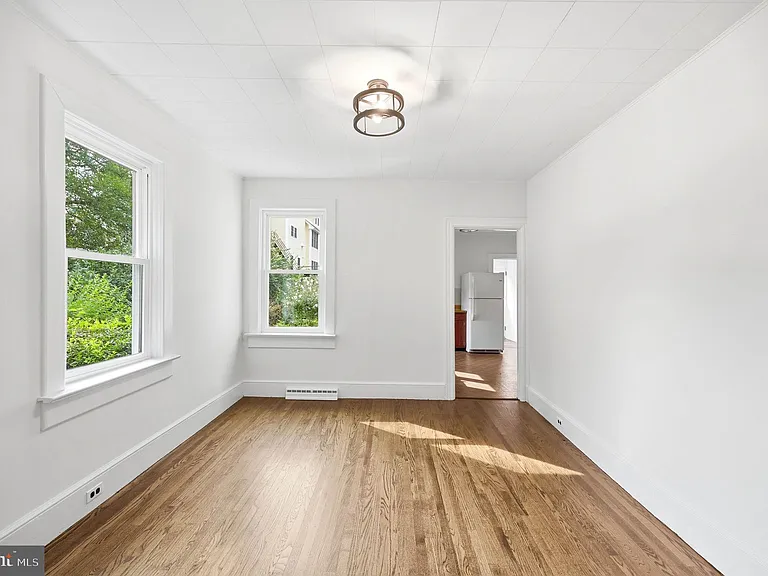 3 Willow St — Photo 5