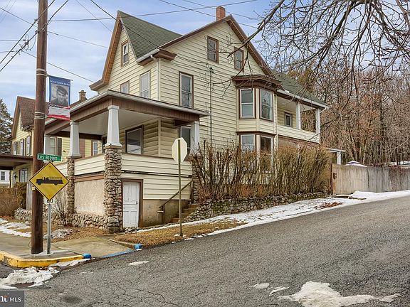 4th image of 1947 E Grand Ave
