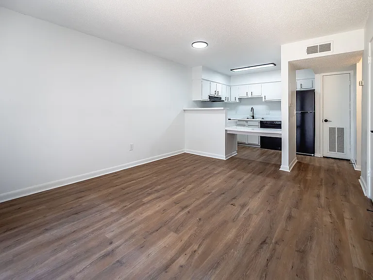 ReNew on Ridgewood Apartments — Photo 40
