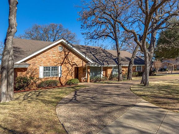 2nd image of 1820 W Cedar Elm Dr